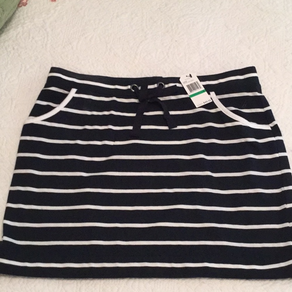 Cute Nautica cotton skirt.